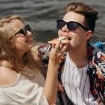 couple eating pizza